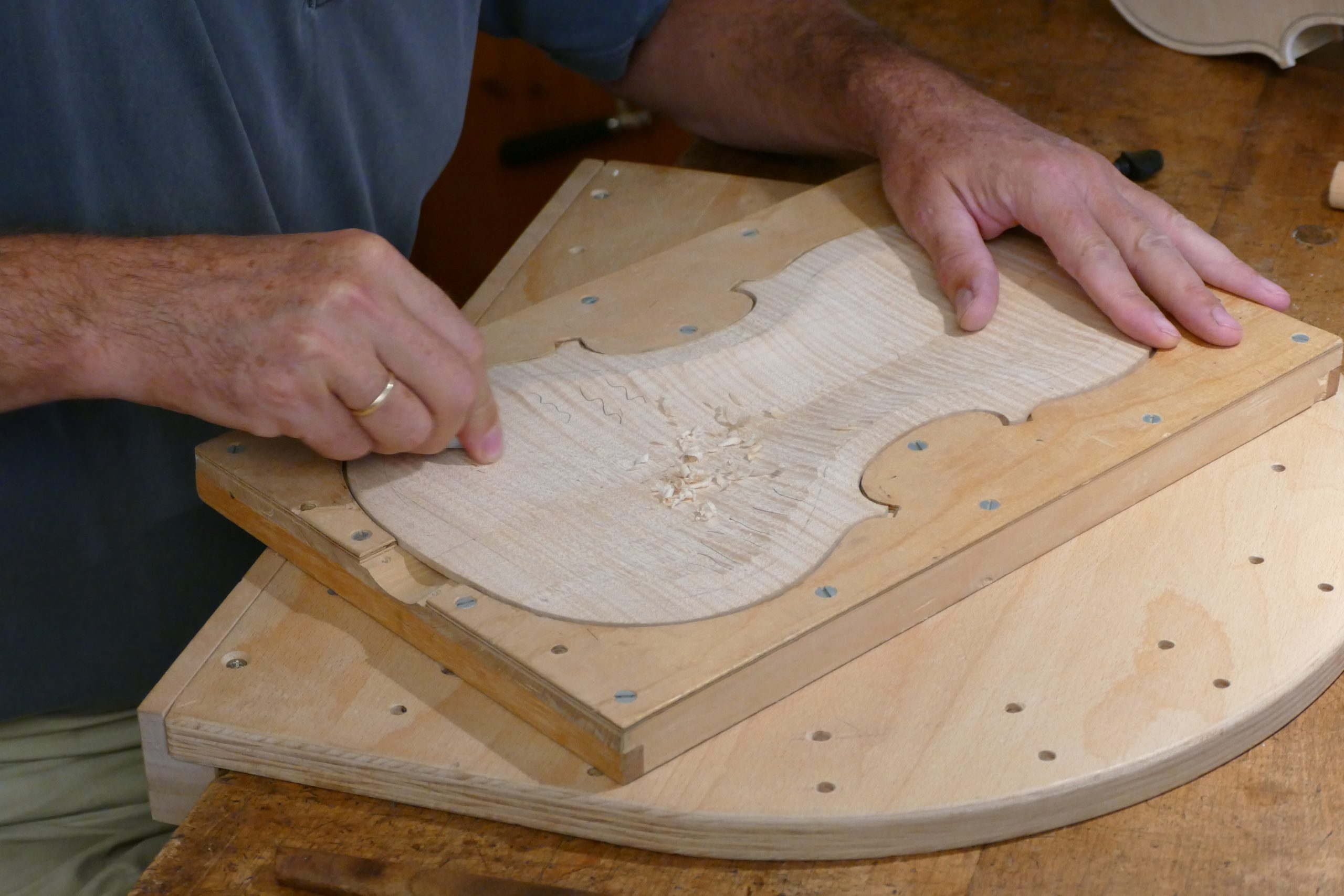 Le métier de luthier ou luthière 