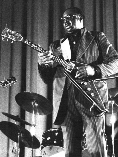 Le guitariste Albert King à Paris, Salle de la Mutualité, 1978
Crédits&nbsp;: Lioneldecoster, CC BY-SA 3.0 (https://creativecommons.org/licenses/by-sa/3.0/)