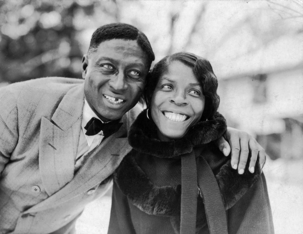 Huddie Ledbetter (Leadbelly) et Martha Promise Ledbetter, à Wilton, Connecticut, en février 1935
Lomax Collection, Public domain
