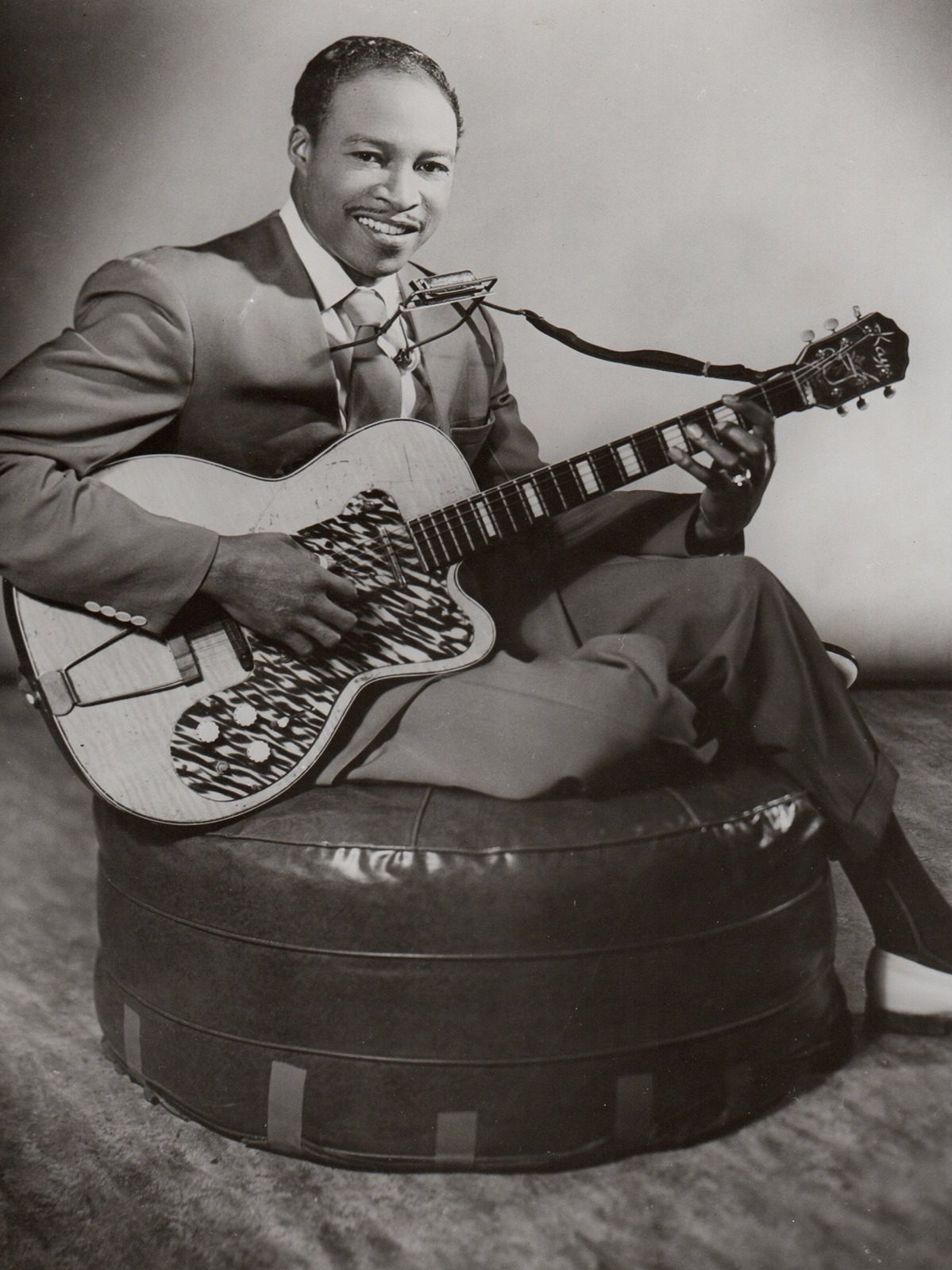 Photo de presse du musicien américain Jimmy Reed. 
Crédits&nbsp;: Distributed by Vee-Jay Records, Public domain