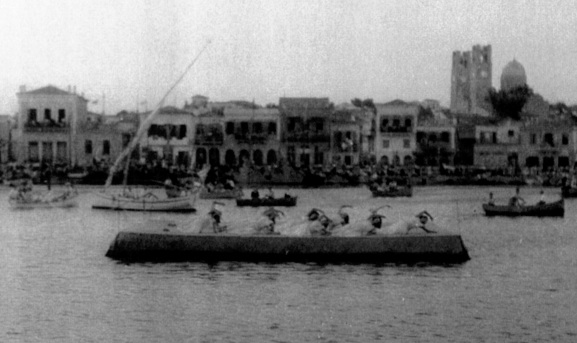 La Danse des vagues, île d’Égine, 31/07/1949. Archives de Polyxeni Mathéy.
