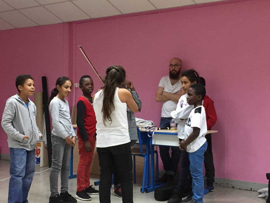 Chérine ramène son alto pour la pièce de Saunders.