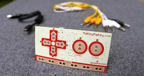 Le dispositif MakeyMakey.