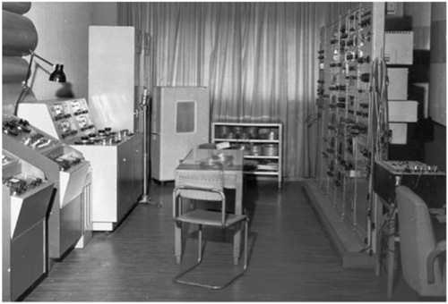Photographie de studio retrouvée dans les archives d’André Boucourechliev (© Fondation André Boucourechliev, sous l’égide de la Fondation de France)