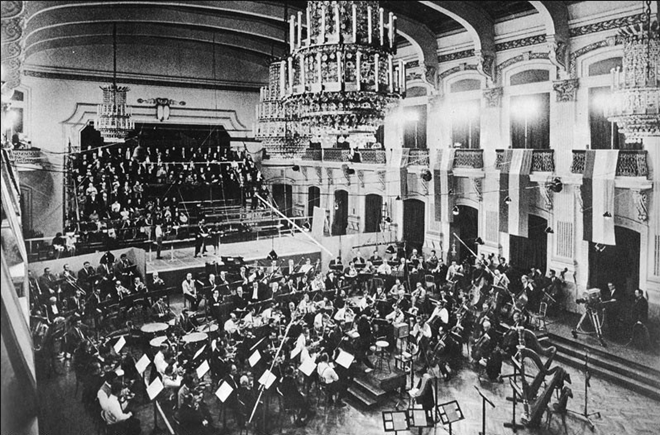 Figure 1.8 – Session d'enregistrement Decca du Ring de Wagner, avec l'Orchestre Philharmonique de Vienne dirigé par Georg Solti, dans la Sofiensaal - Crédits photo&nbsp;: Decca