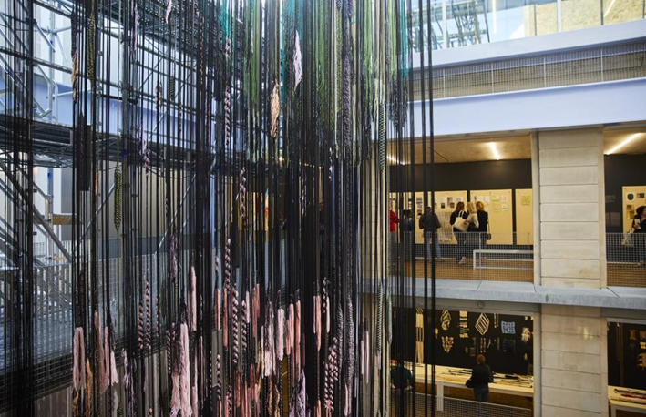 Figure 19: Vue d’exposition&nbsp;: Hella Jongerius, Entrelacs, une recherche tissée (2019), Lafayette Anticipations, Paris © Valentin Le Cron.
