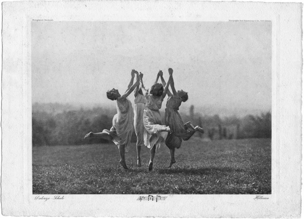 Figure 134&nbsp;: « Rythmiciennes en plein air », photo de Frédéric Boissonnas, 1909-1910.