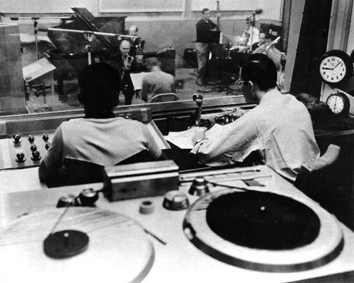 Figure 4&nbsp;: Magnétophone Ampex 200A acquis dès 1949 par les studios Capitol(Source&nbsp;: https://www.historyofrecording.com)
