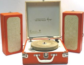 Figure 9&nbsp;: Tourne-disques stéréo
Westinghouse Model 52 MPS 2 (1960)(Source&nbsp;: https://www.pinterest.fr)